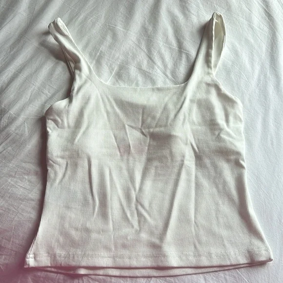 EDIKTED BRAND NEW TOP NEVER WORN - Picture 6 of 6